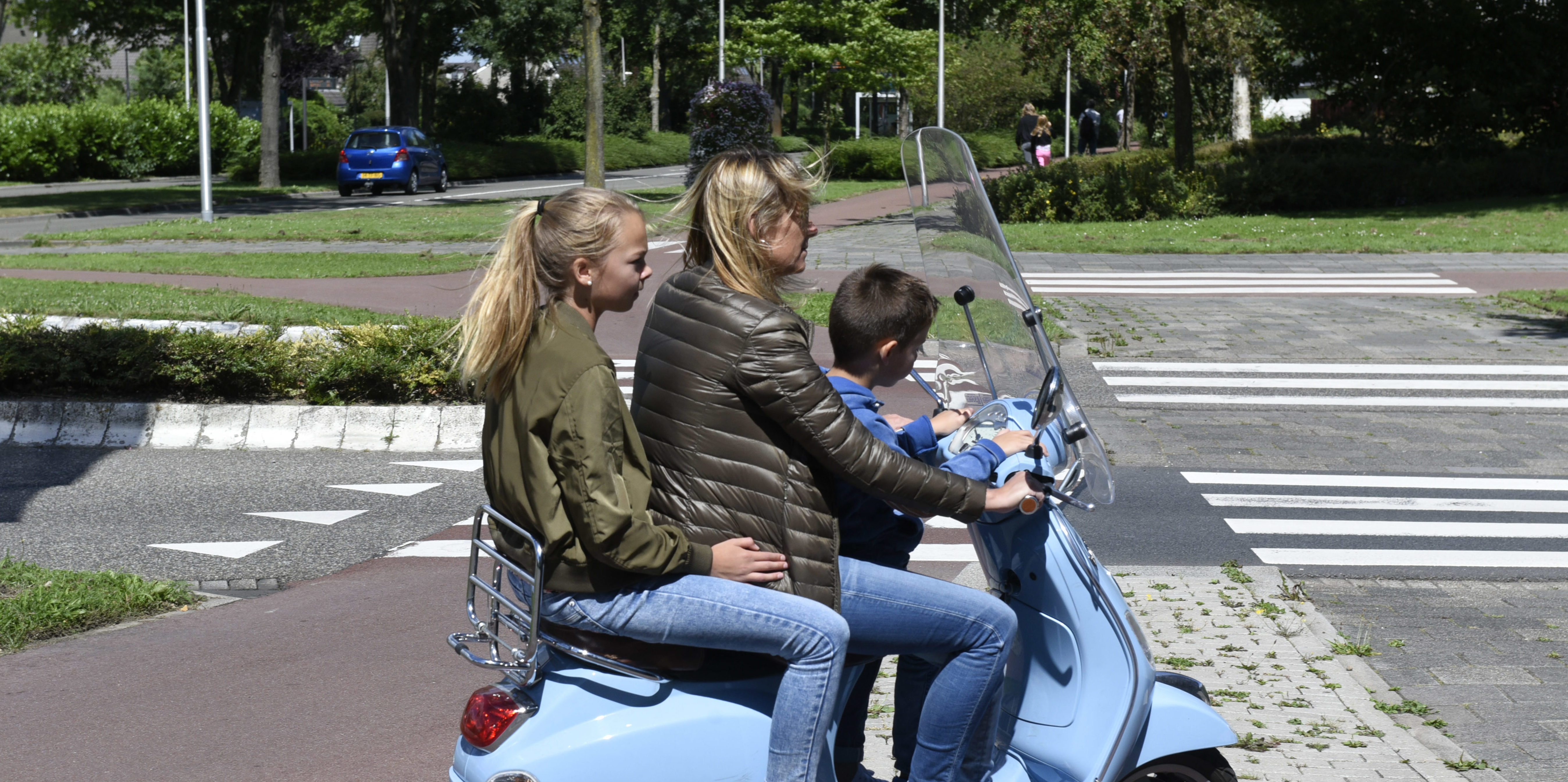 Light moped users to wear helmet in The Netherlands