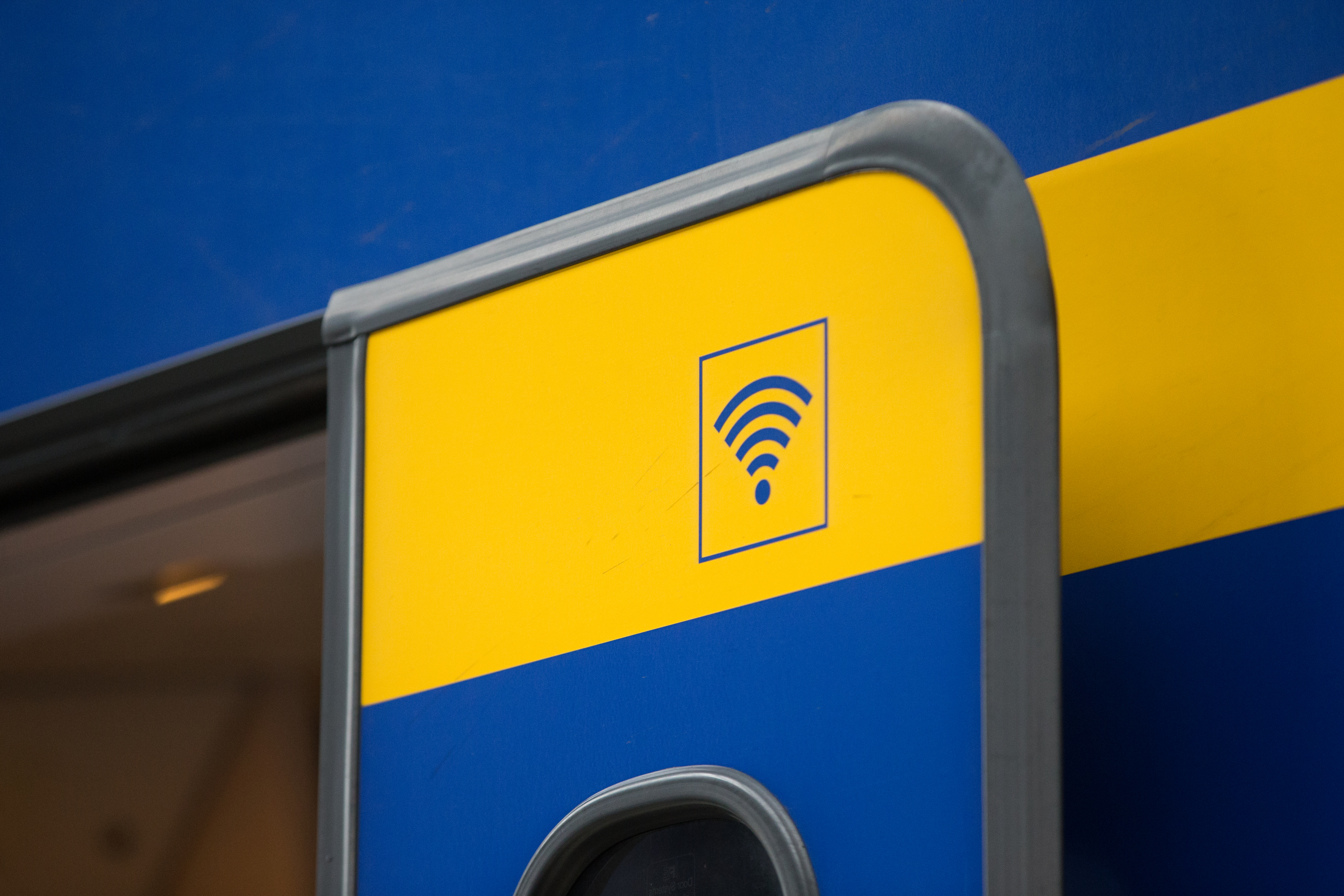 Belgian government blows whistle on Dutordoir on Wi-Fi in trains