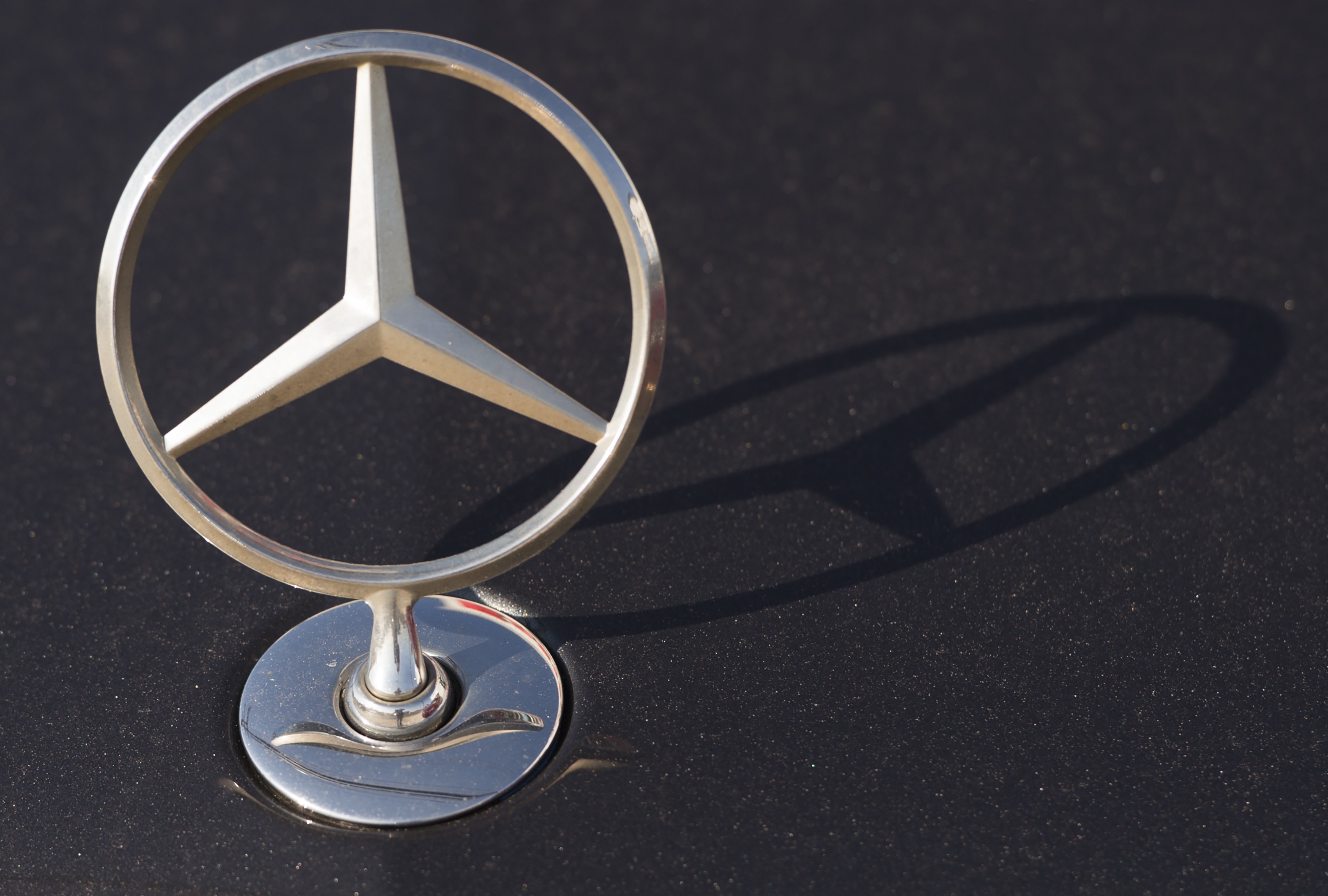 Swedish buy seven Belgian Mercedes dealerships