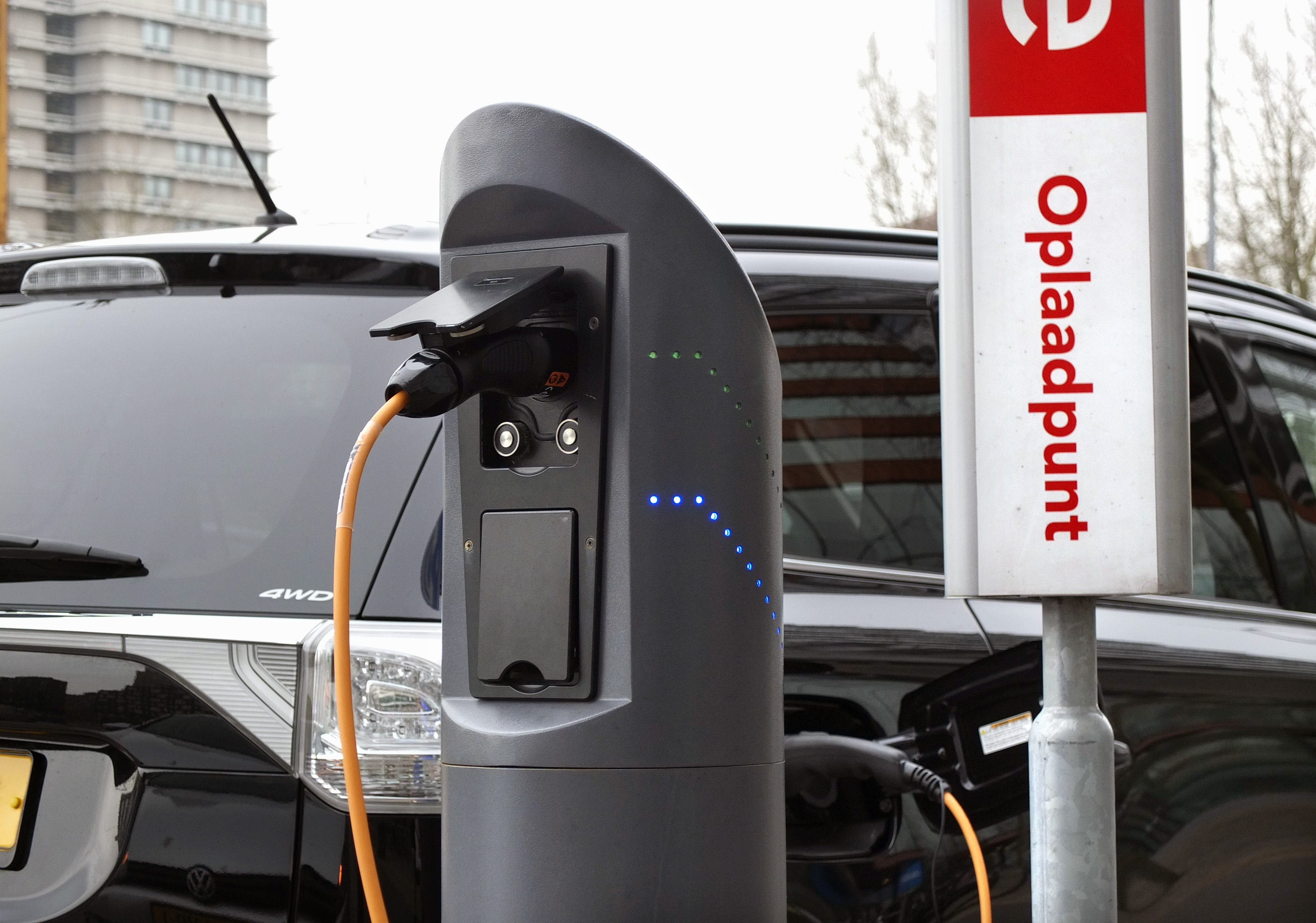 ‘Plug-in charge’ to prevent occupying charging points to long