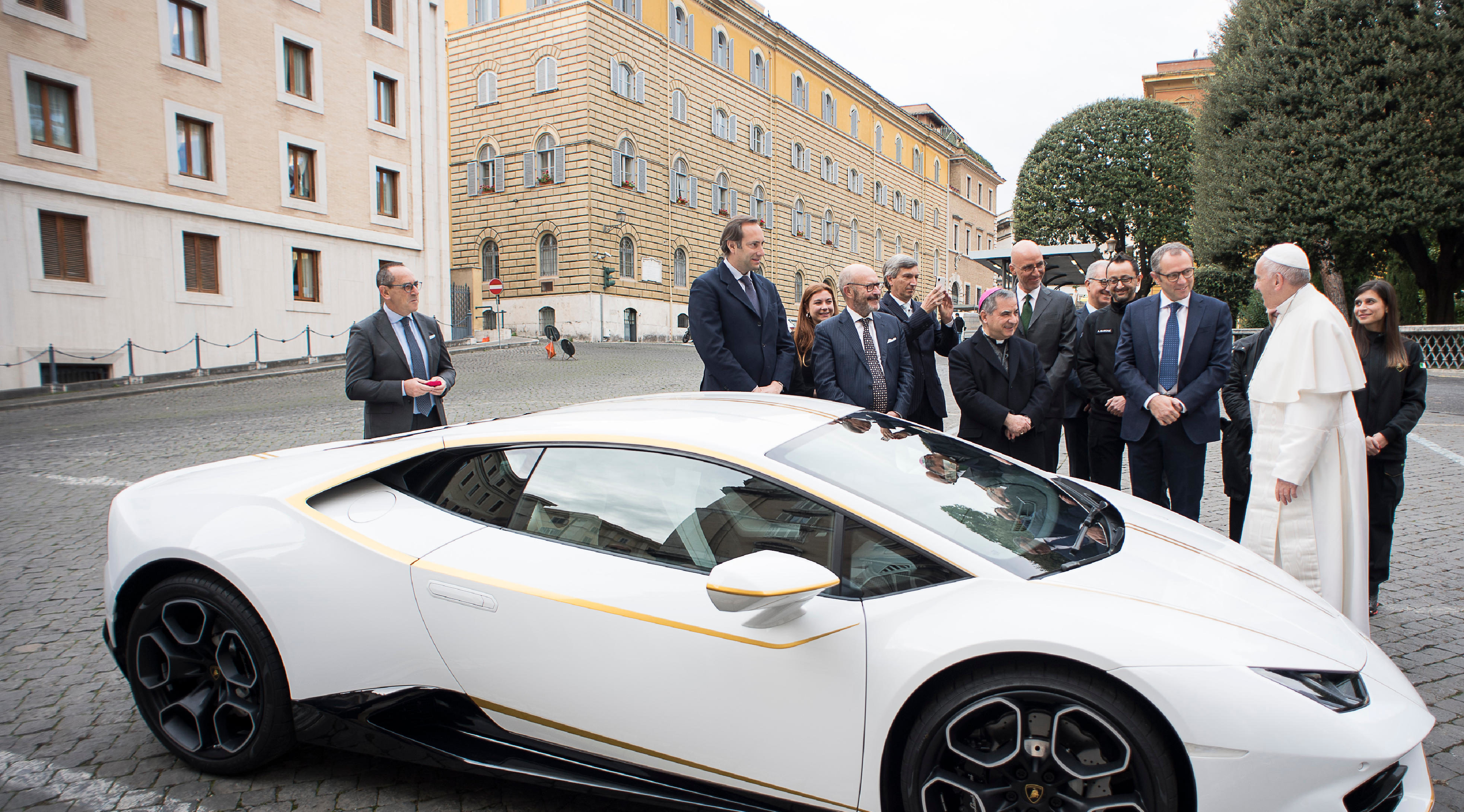 Pope prefers his Popemobile over Lamborghini Huracan