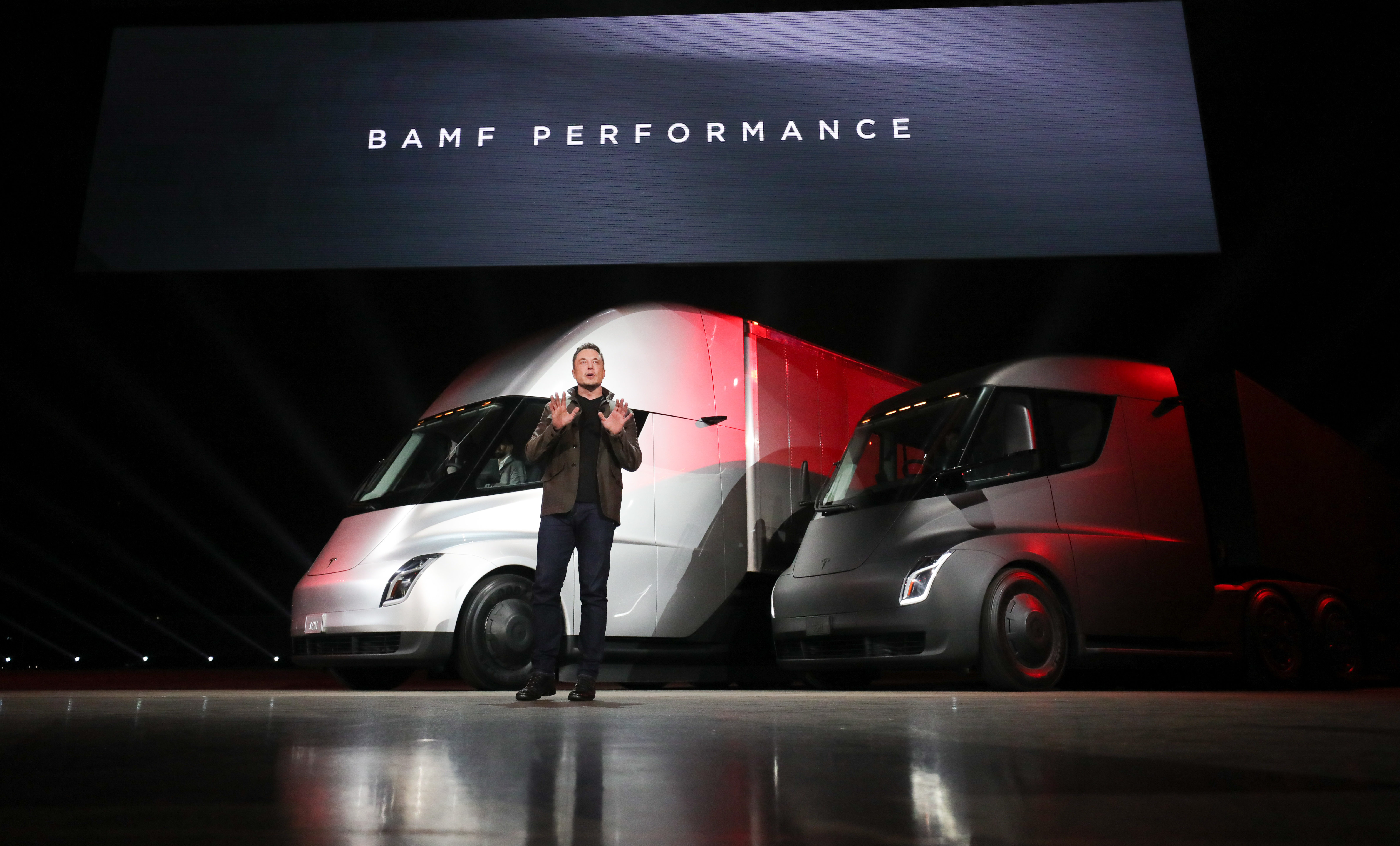 Tesla unwraps 600 km range Semi e-truck