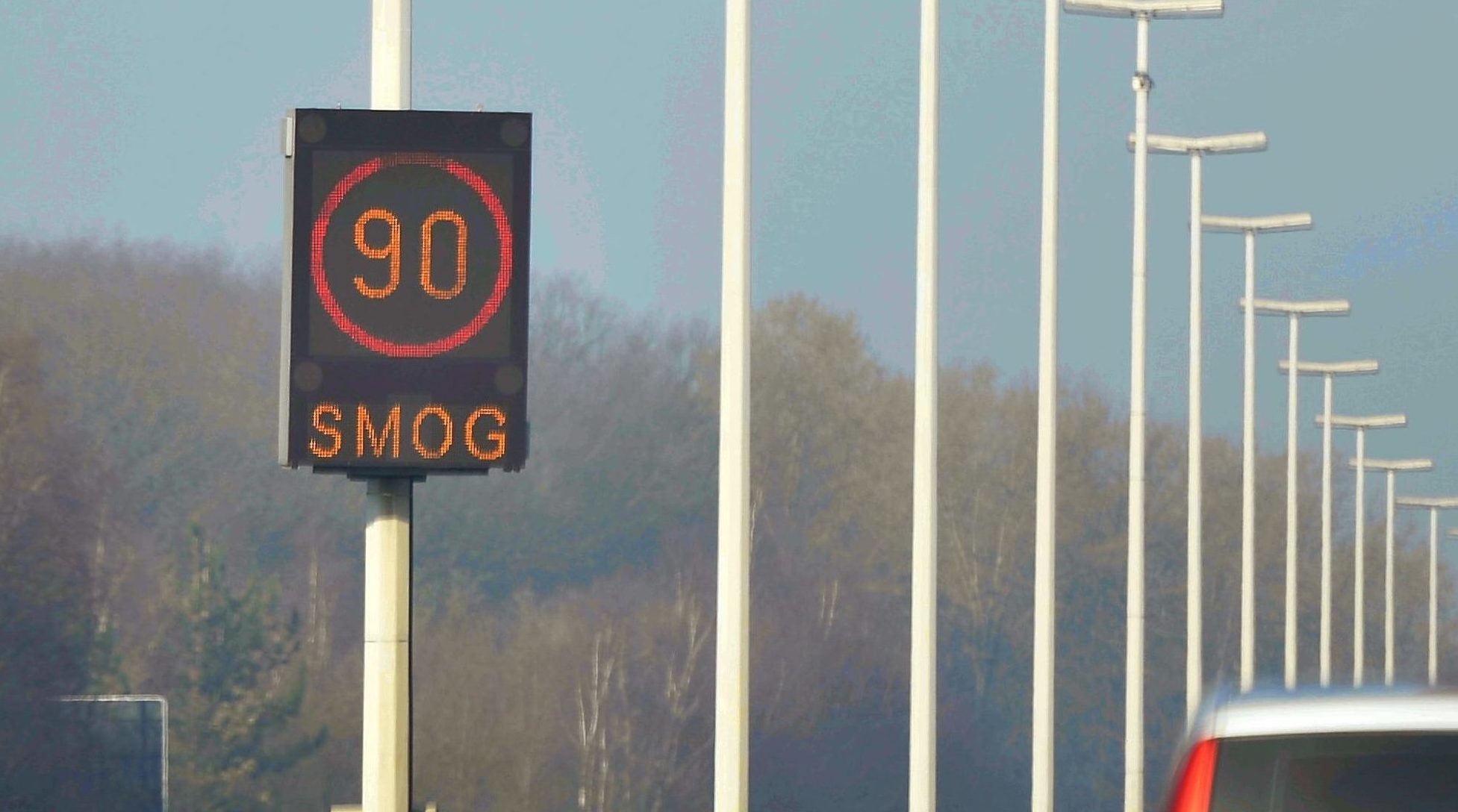 ’30 kph in cities, 90 on motorways to improve air quality’