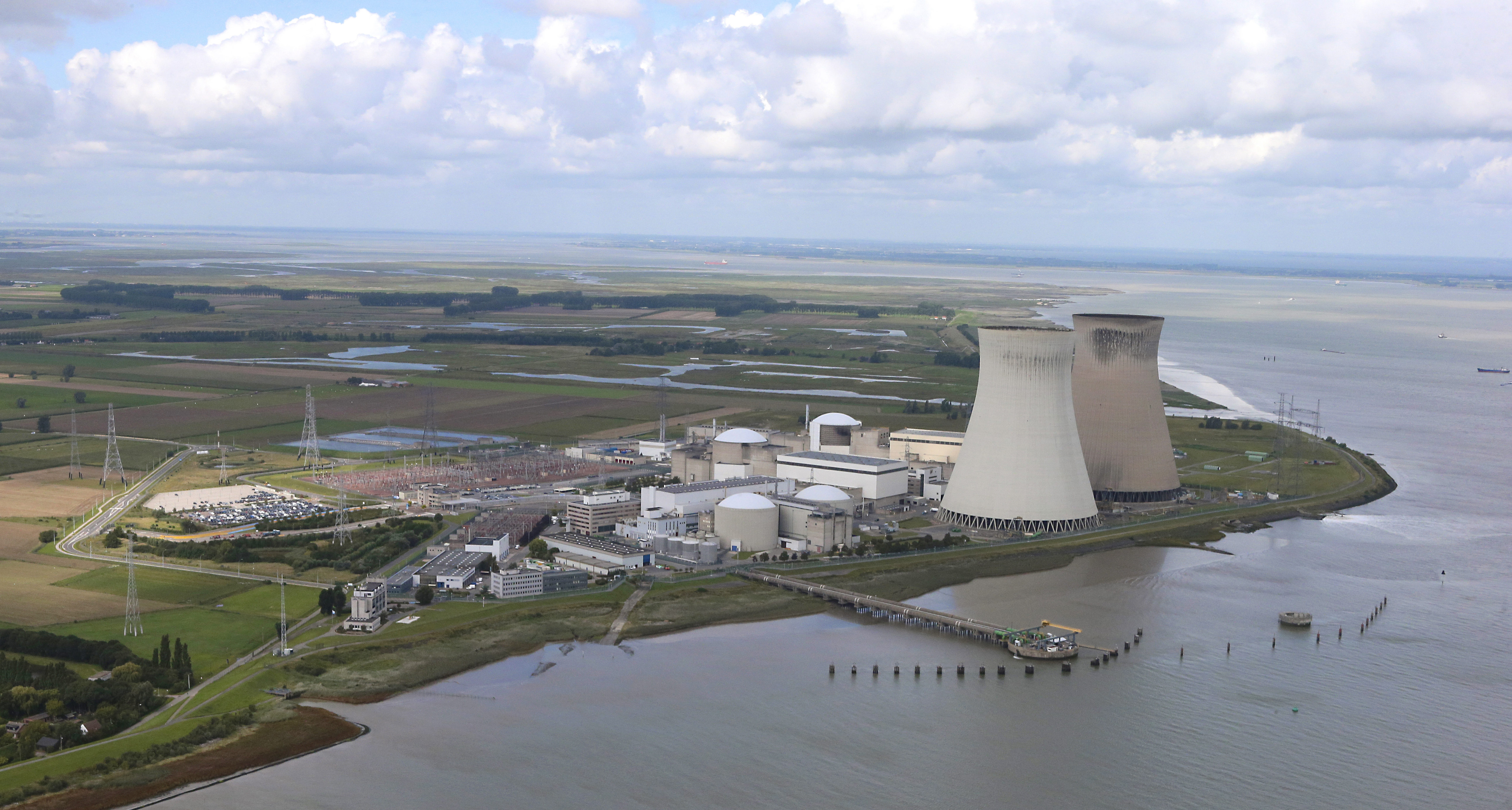 Engie exerts pressure to keep two nuclear reactors until 2045