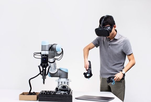 Belgian AI-expert trains robots with virtual reality