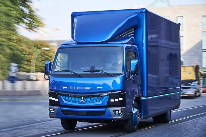 Daimler delivers first full electric Fuso eCanter trucks