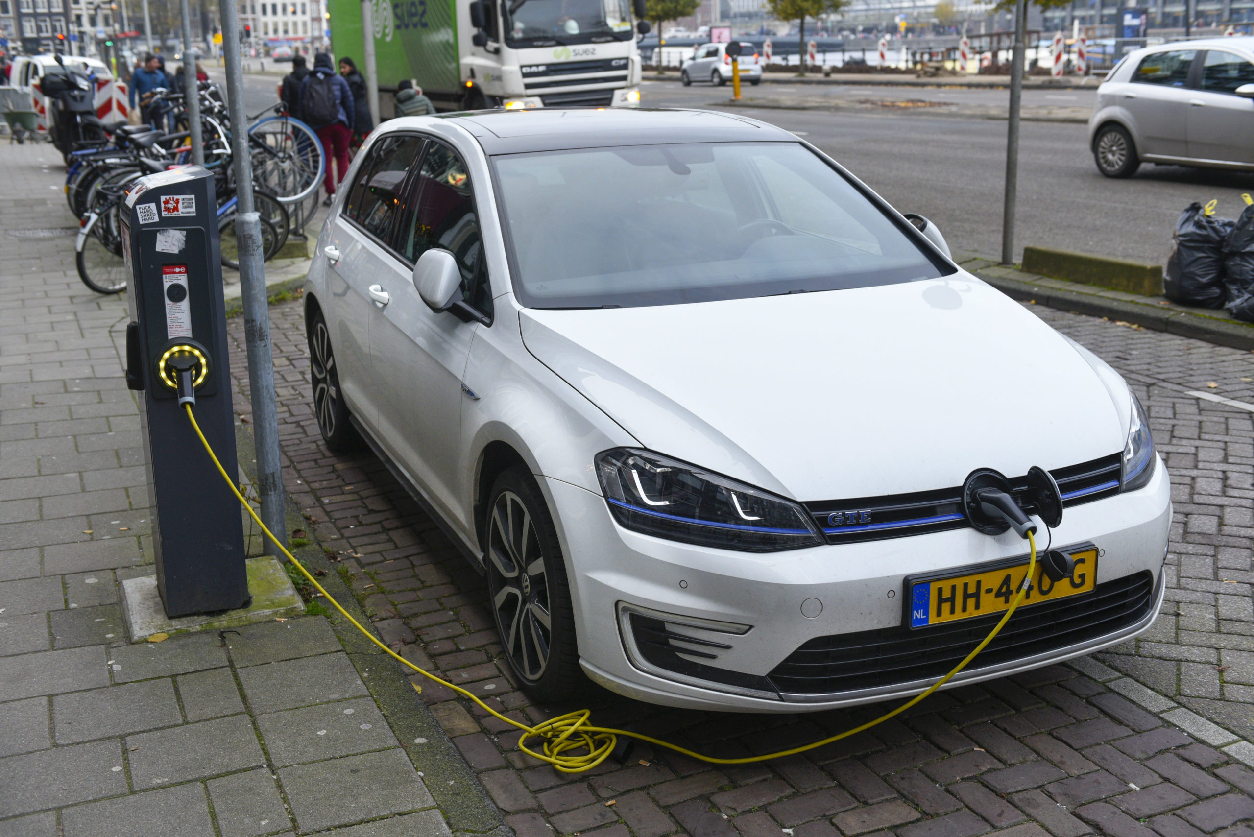 Dutch limit EV-charging in peak hours to avoid blackouts