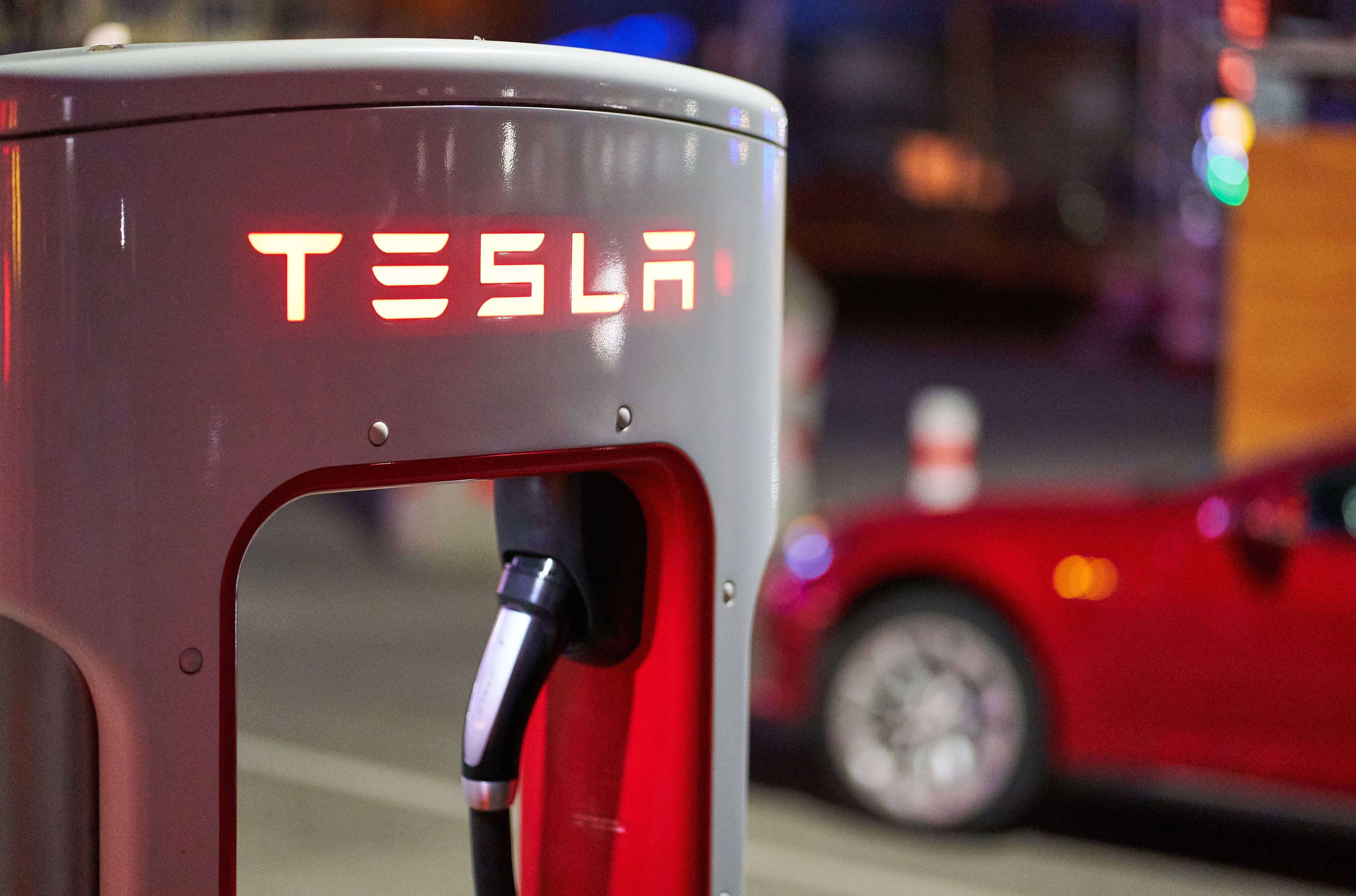 Tesla owners stuck in traffic jams at charging stations