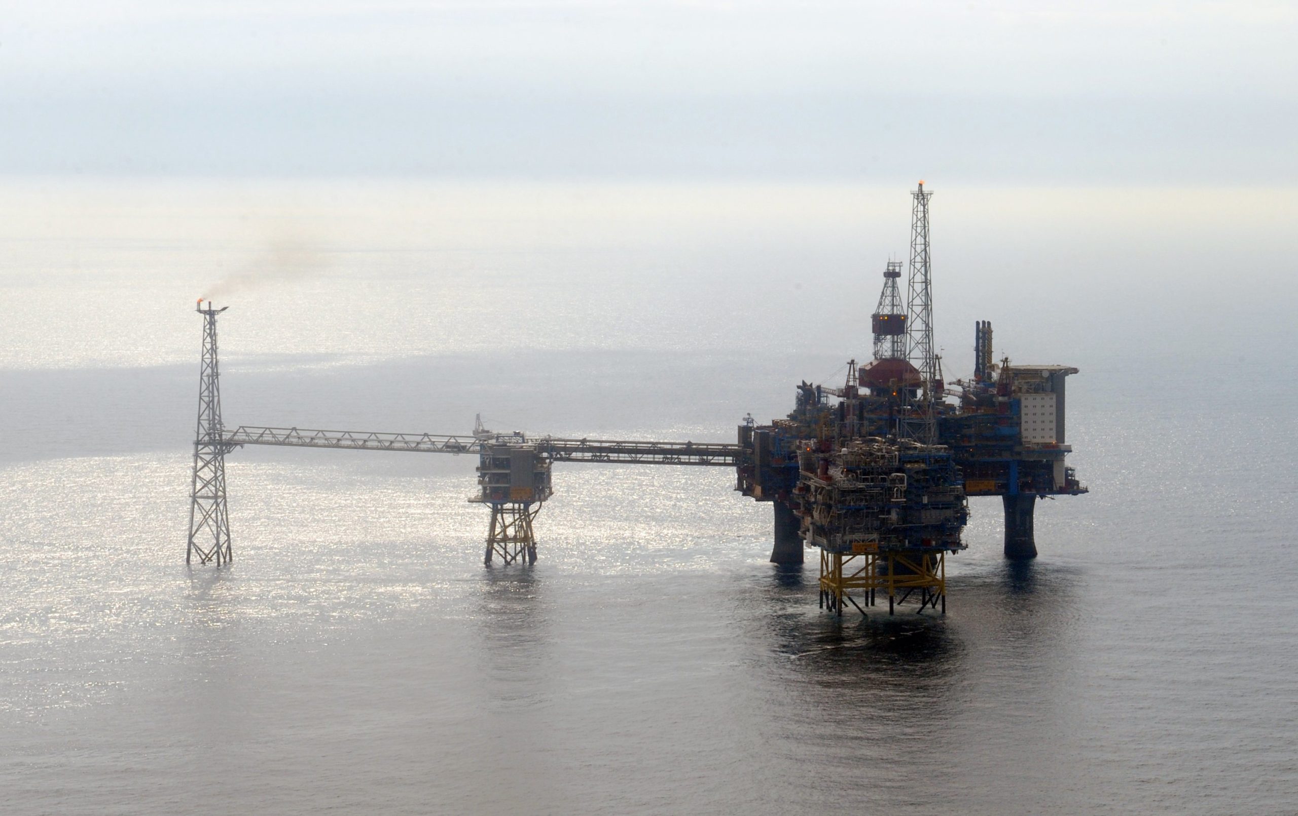 Does Norwegian constitution allow drilling oil in polar region?