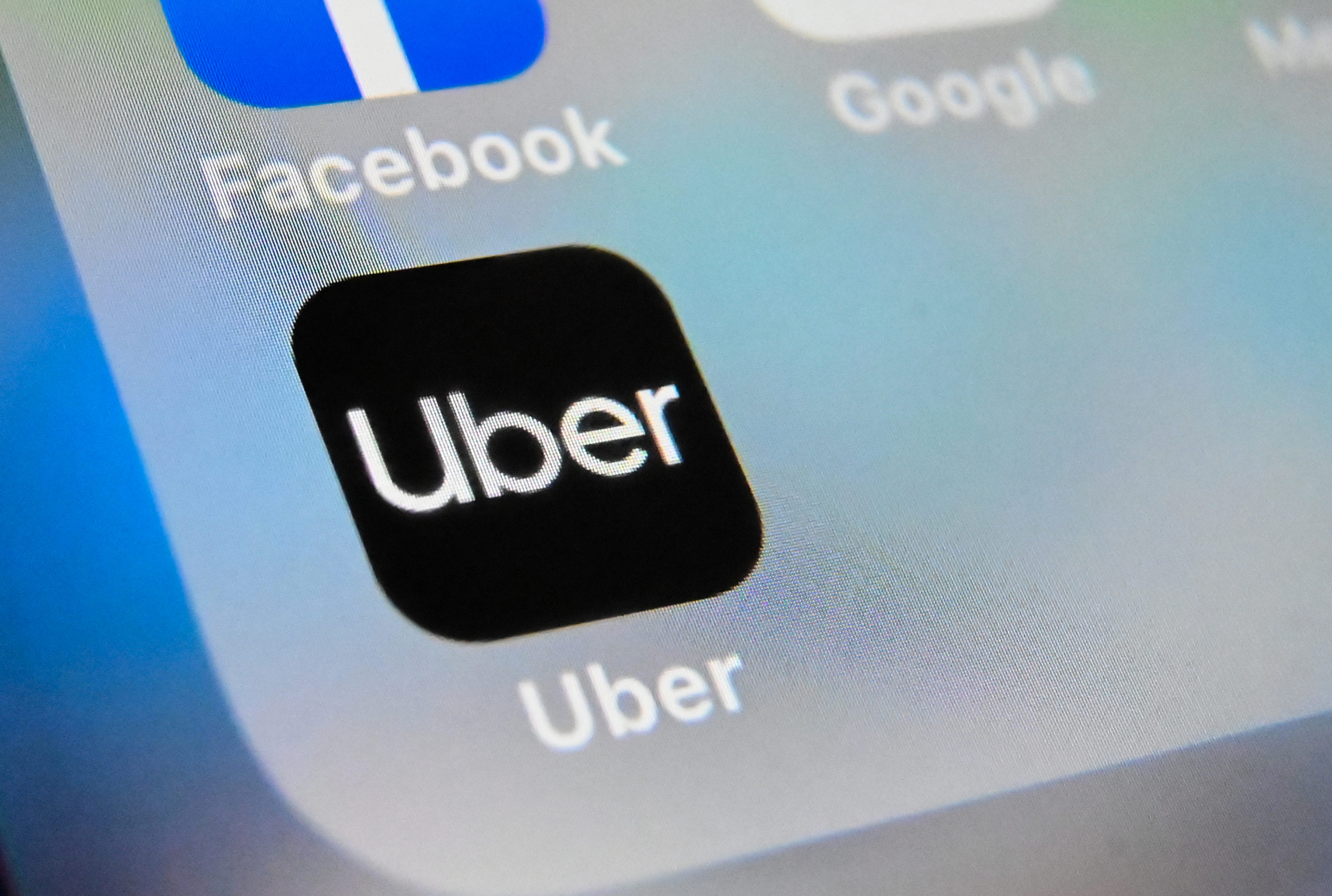 French justice declares Uber’s self-employed worker status ‘fictitious’