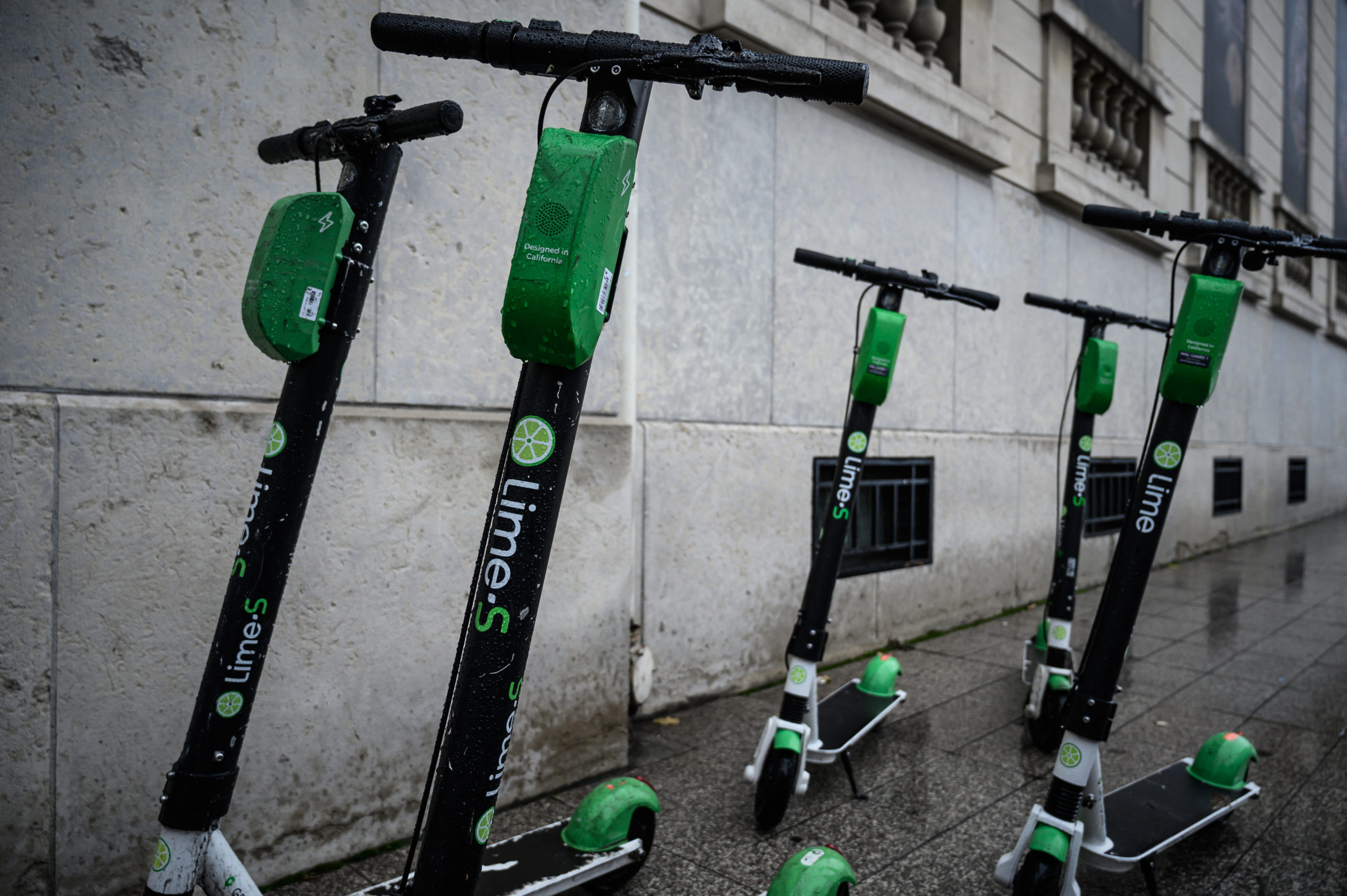Corona: Lime pulls back e-scooters