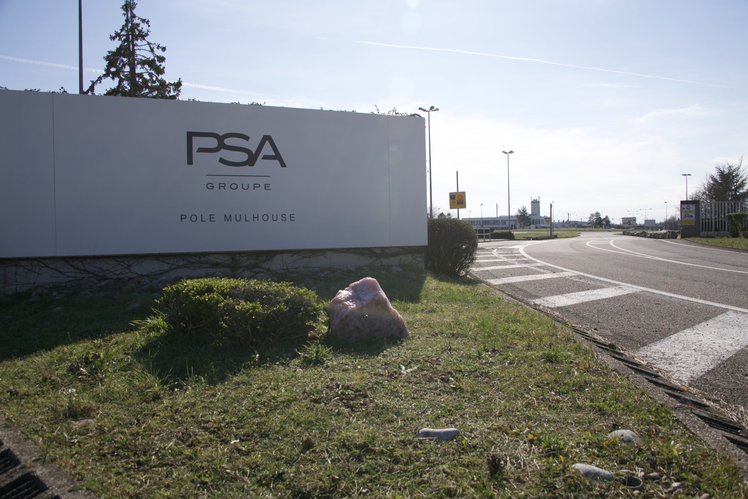 Coronavirus: PSA closes down all European factories