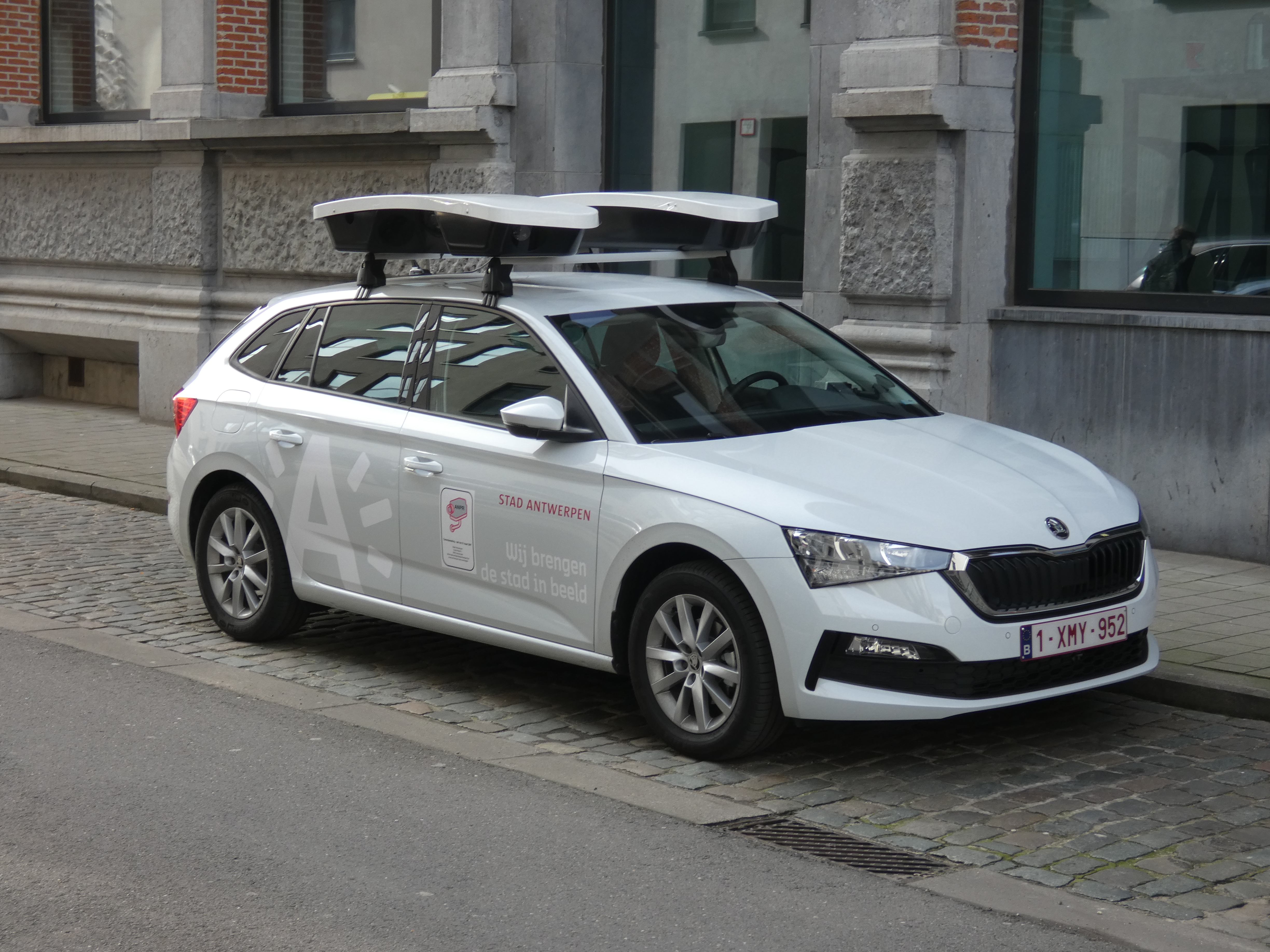 Antwerp tests scan-car to check parking violations