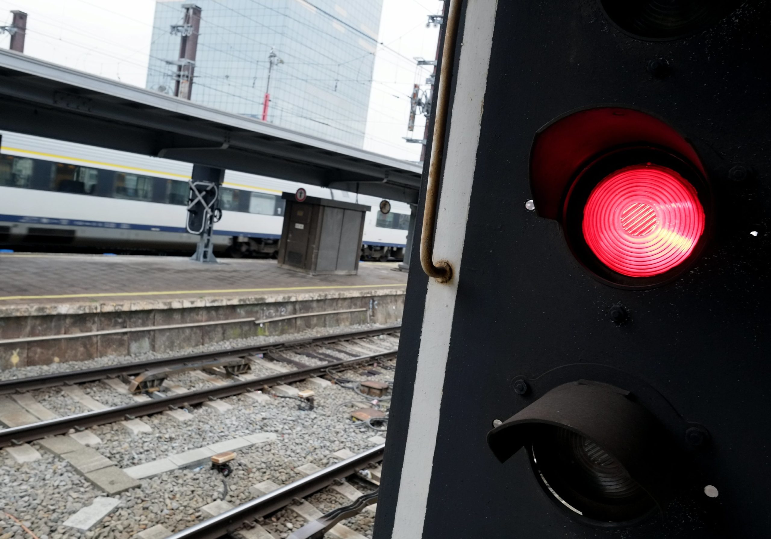 Belgium: seven trains a month jump red lights