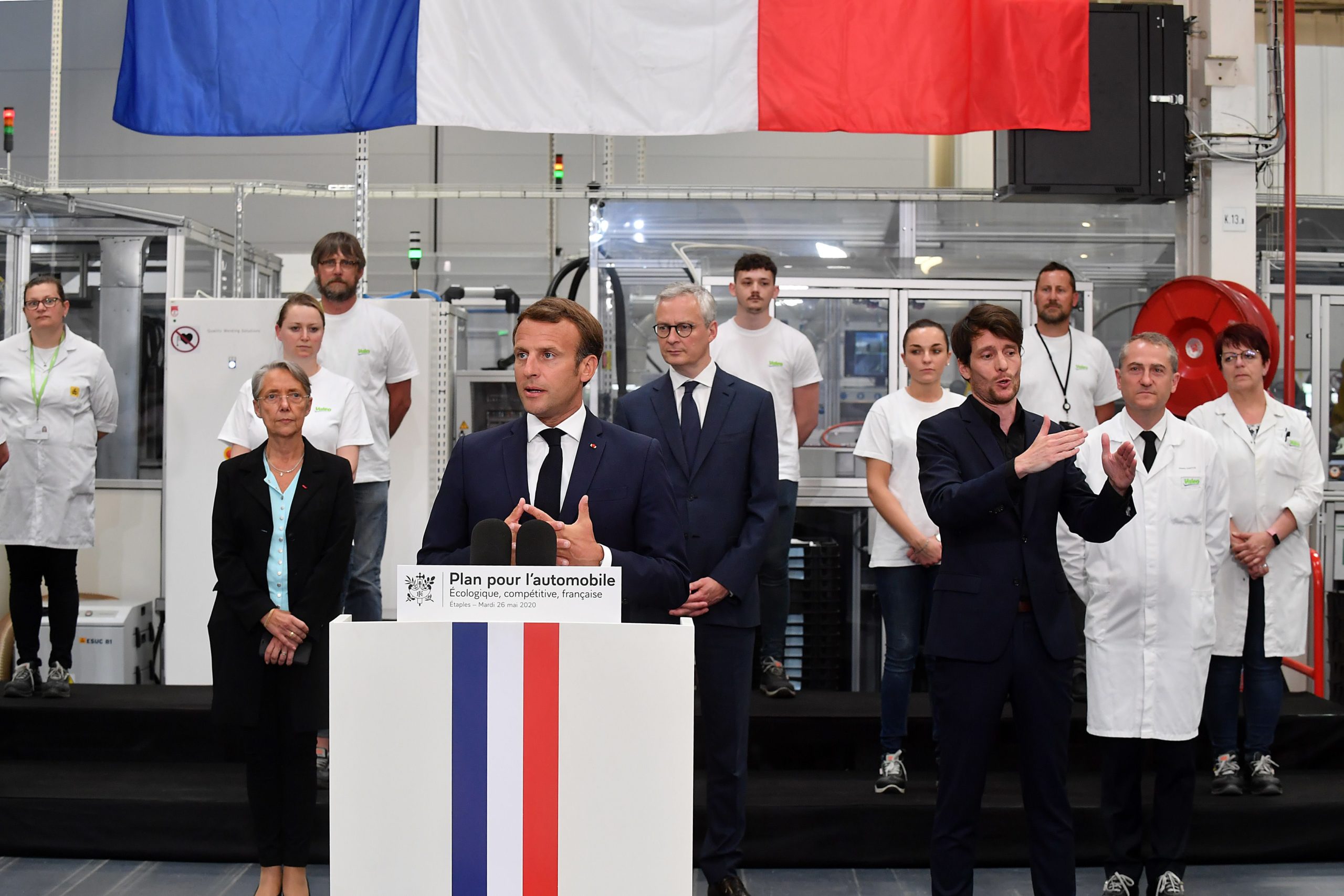 Macron invests €8 billion in greener French car industry