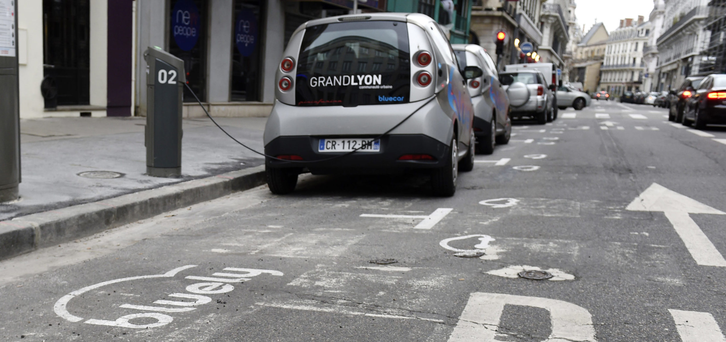 Bolloré pulls plug on car-sharing Bluely in Lyon
