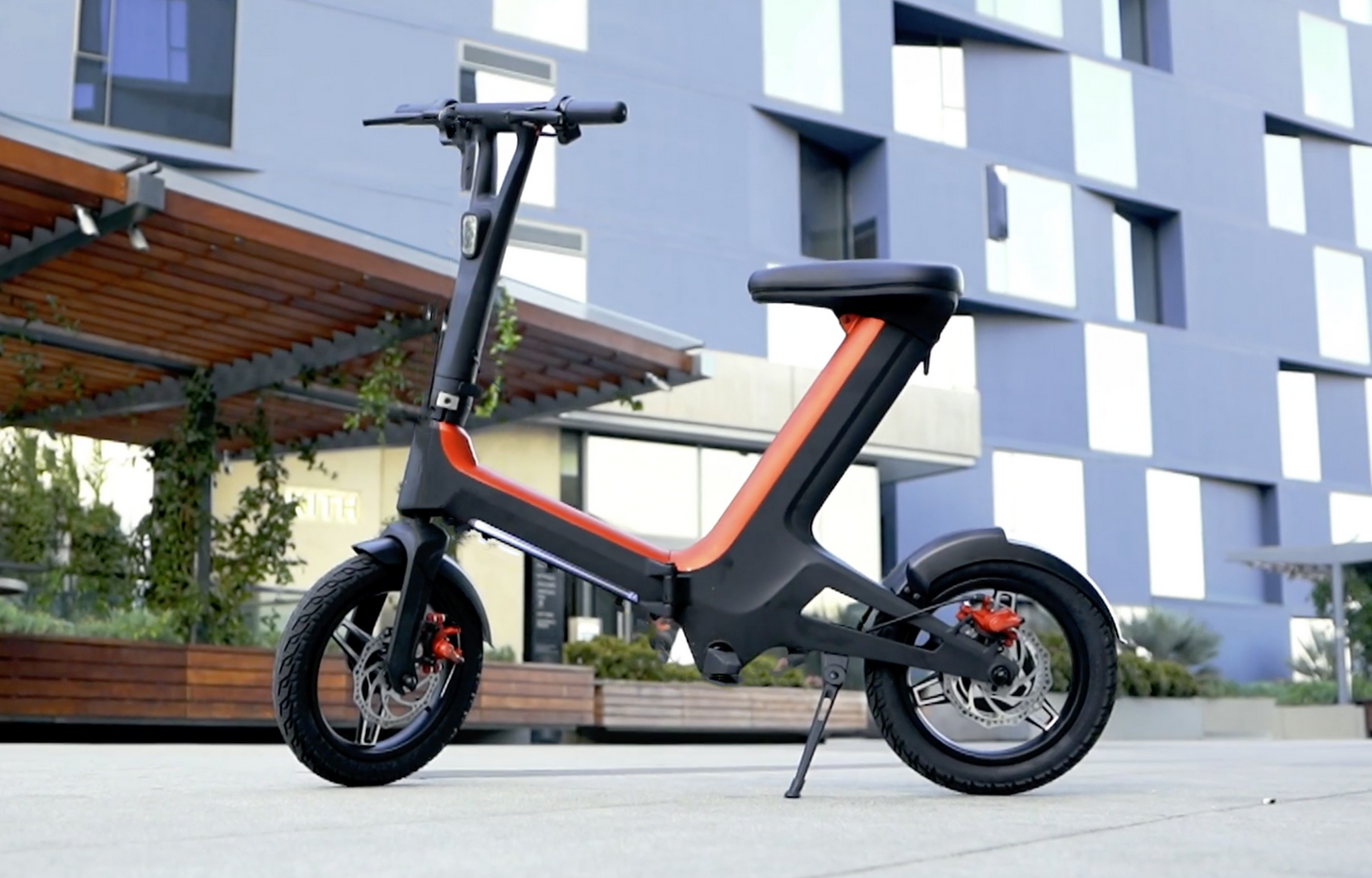 Electric bike-scooter hybrids from Wheels settle in Brussels