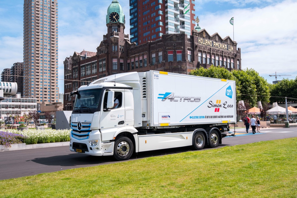 Mercedes eActros expands client tests to Netherlands and Belgium