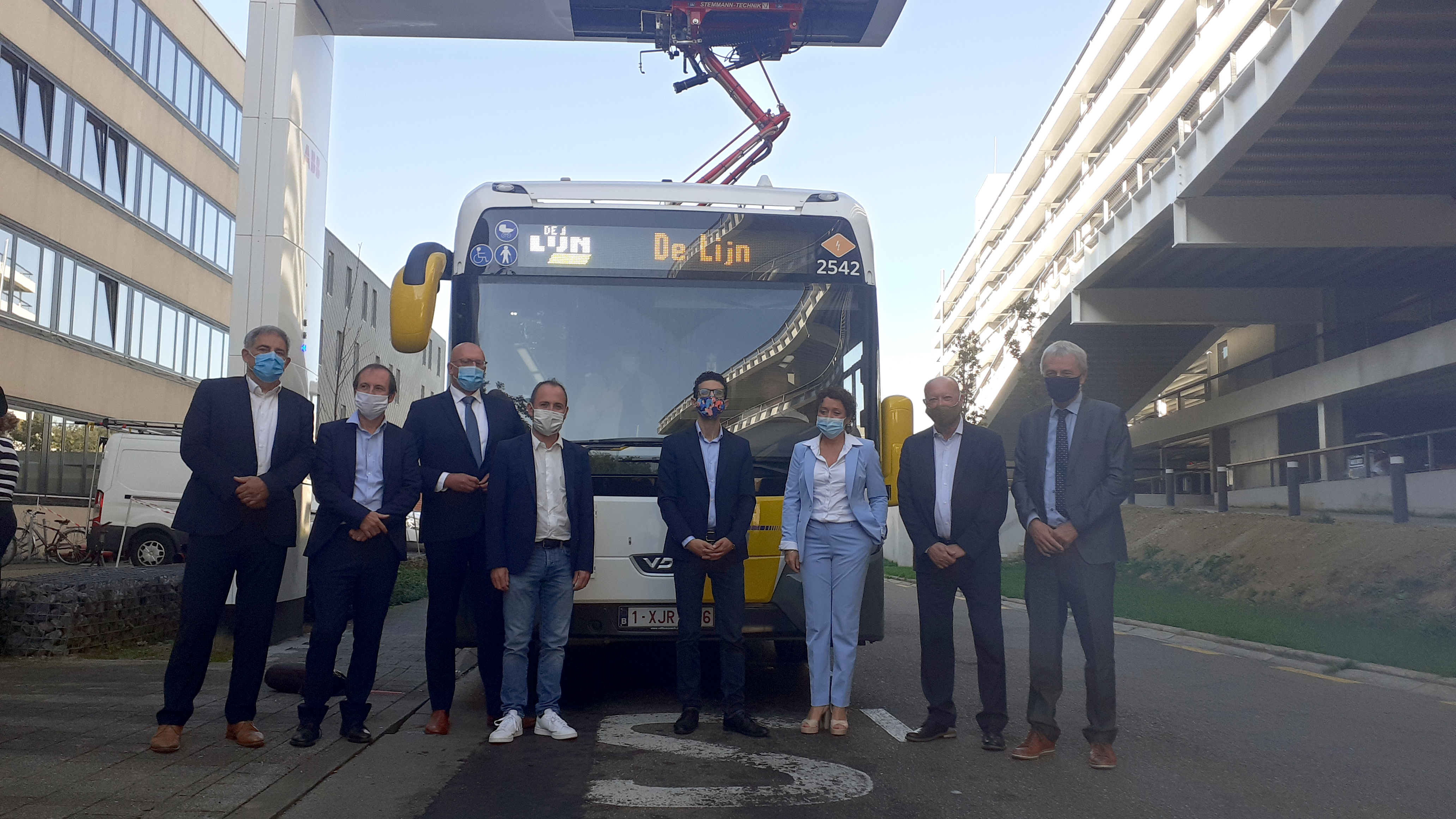 De Lijn starts pilot project with 13 electric buses