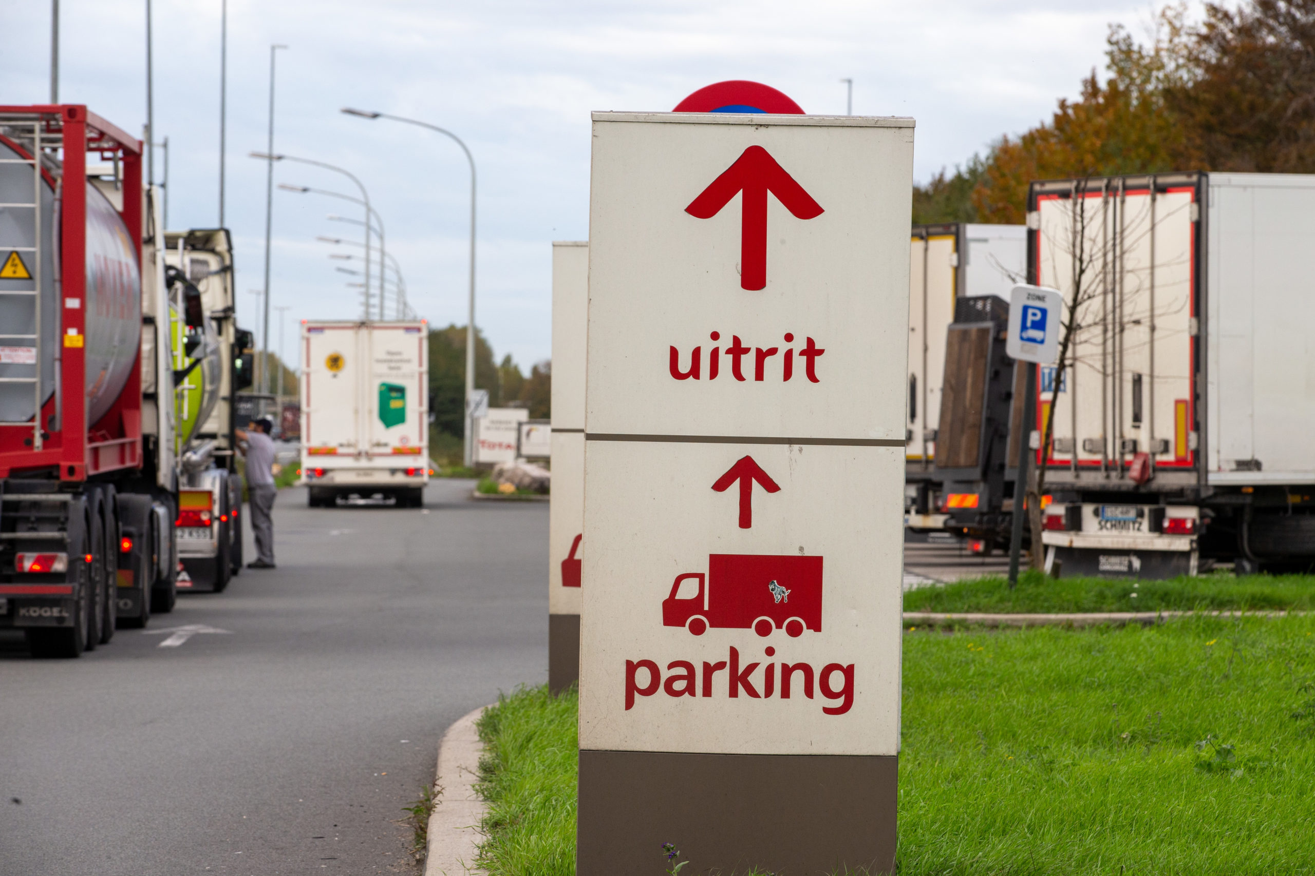 E17 dynamic road signs to give real-time info on truck parking