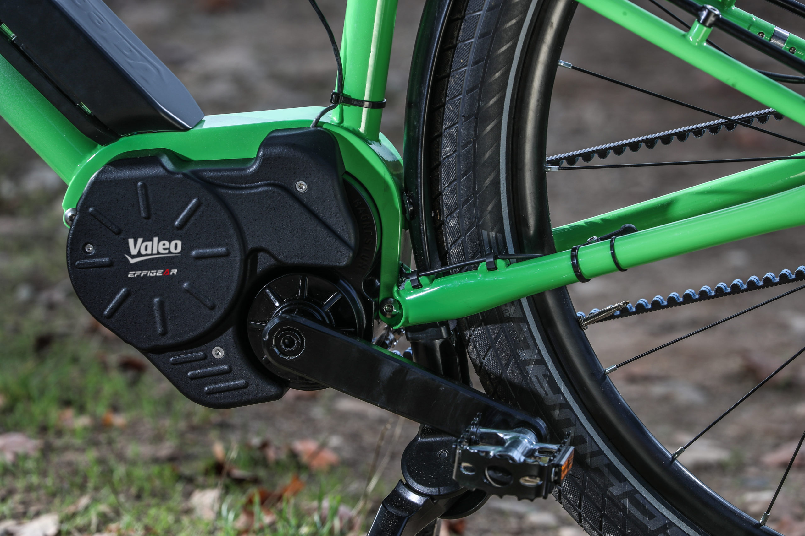Valeo shows innovating e-bike motor with automatic gears