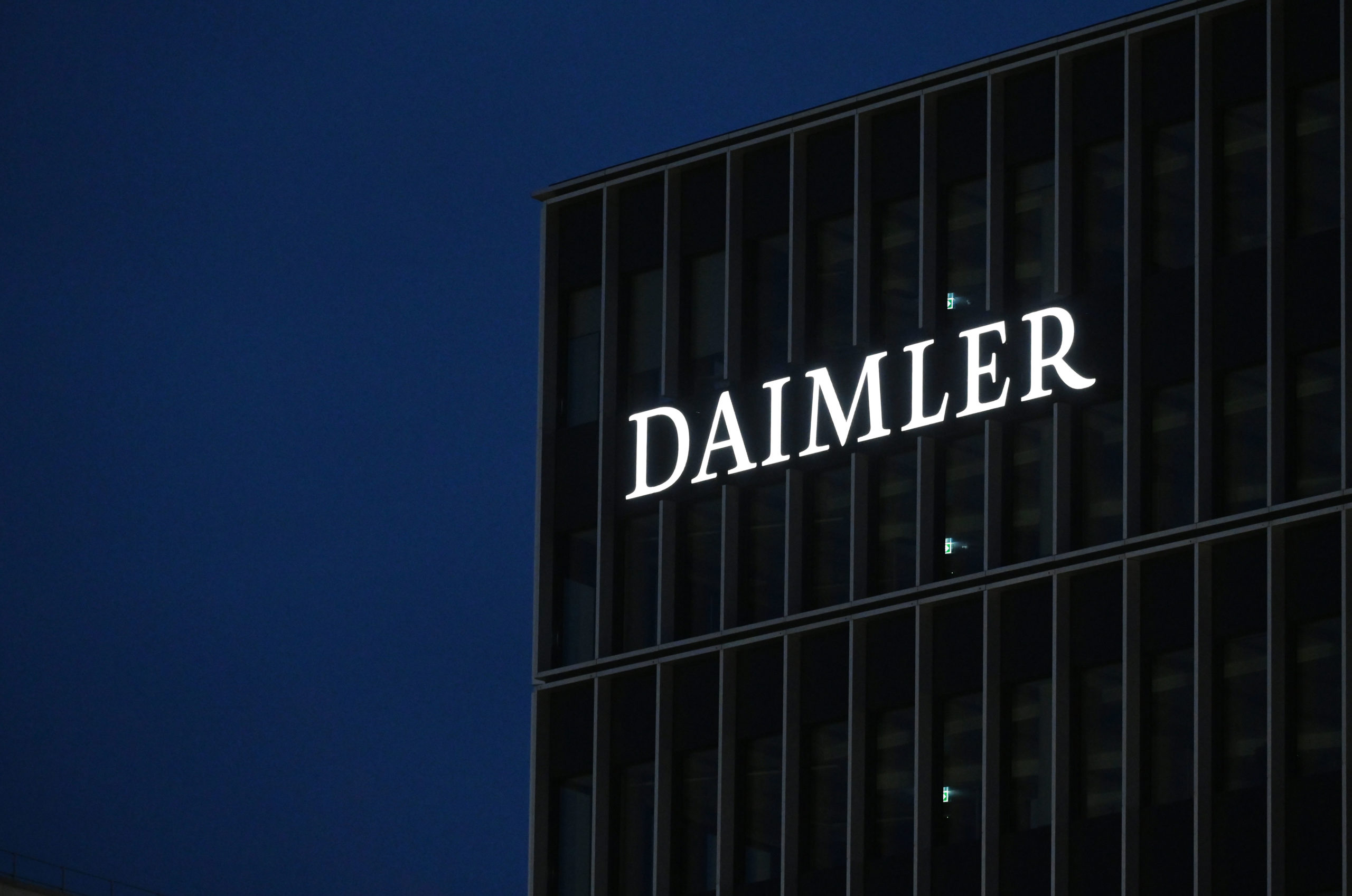 Daimler: 50 000 postcards to protest against reorganization