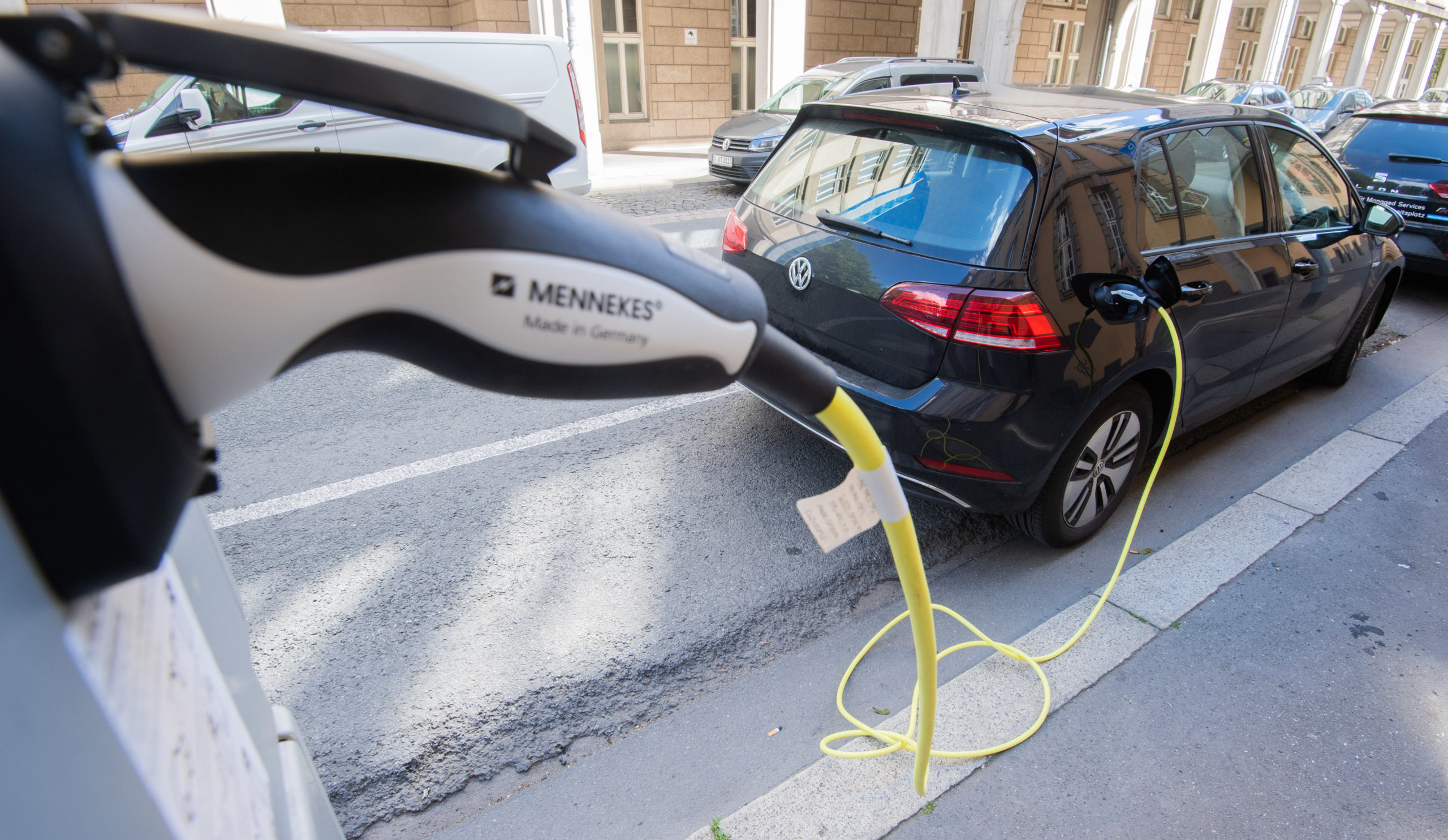 ‘One million EV public chargers must be EU target for 2024’