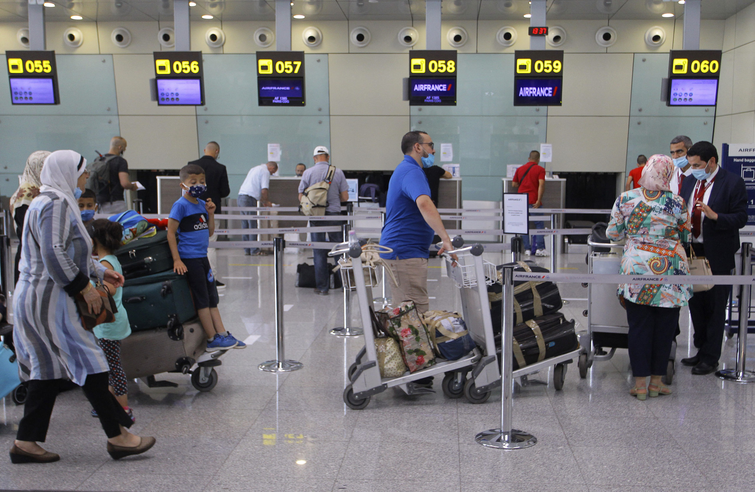 Will summer 2021 become airport waiting time nightmare?
