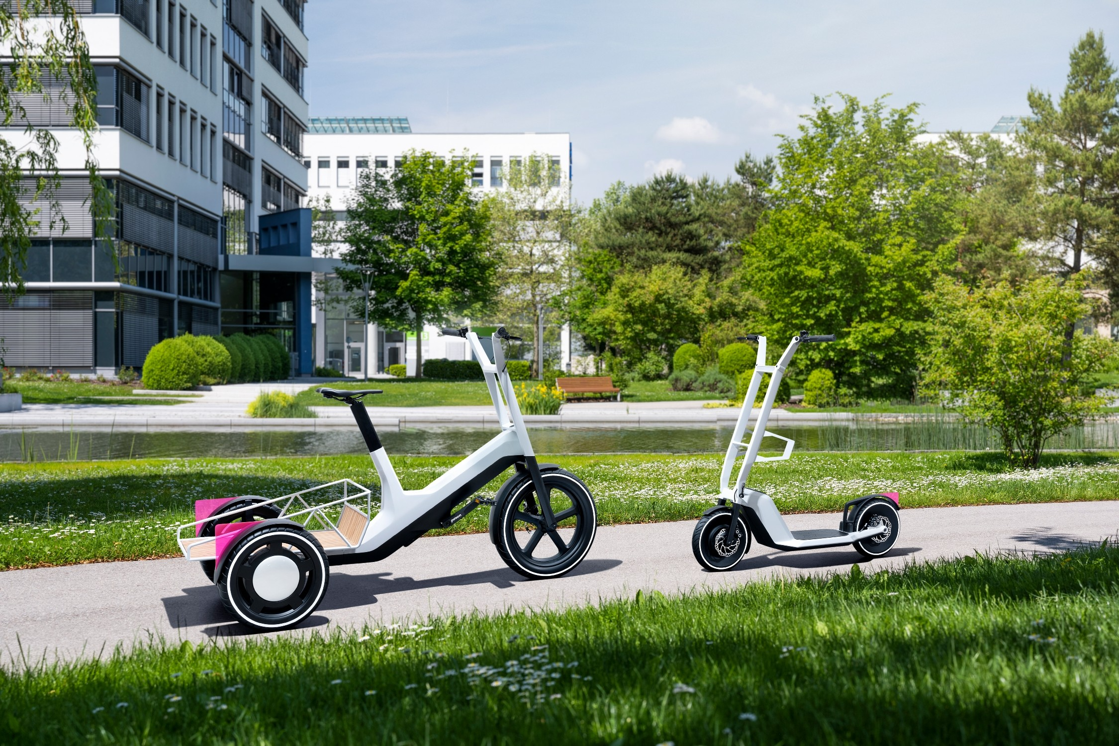 BMW develops ‘pick-up’ cargo bike and foldable e-scooter