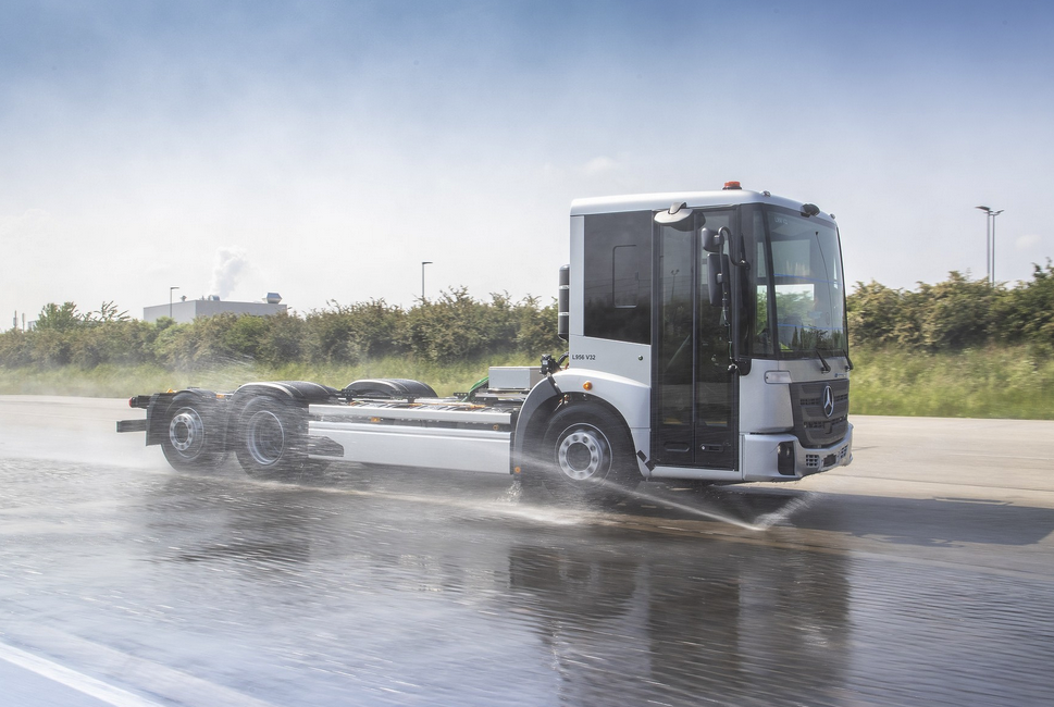 Daimler preps eEconic refuse truck for series production