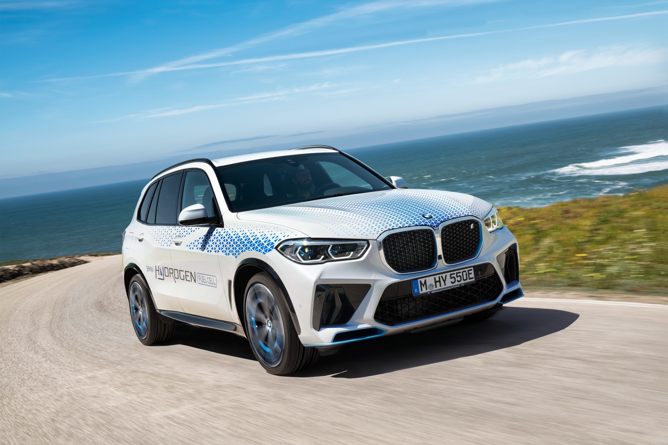 BMW to demo iX5 Hydrogen at the IAA Mobility in Munich