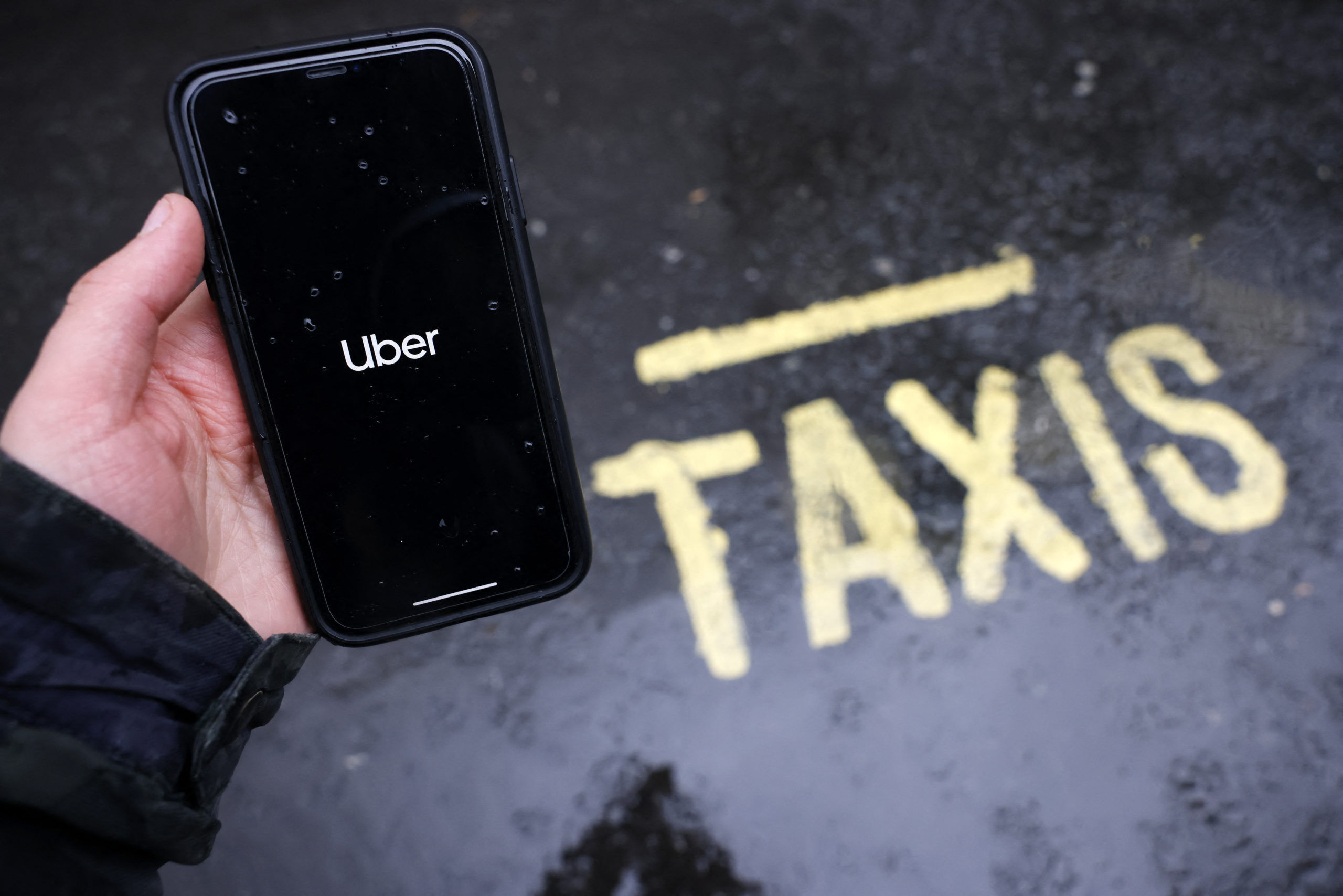 Brussels taxi sector ‘ready to hire 600 Uber drivers’