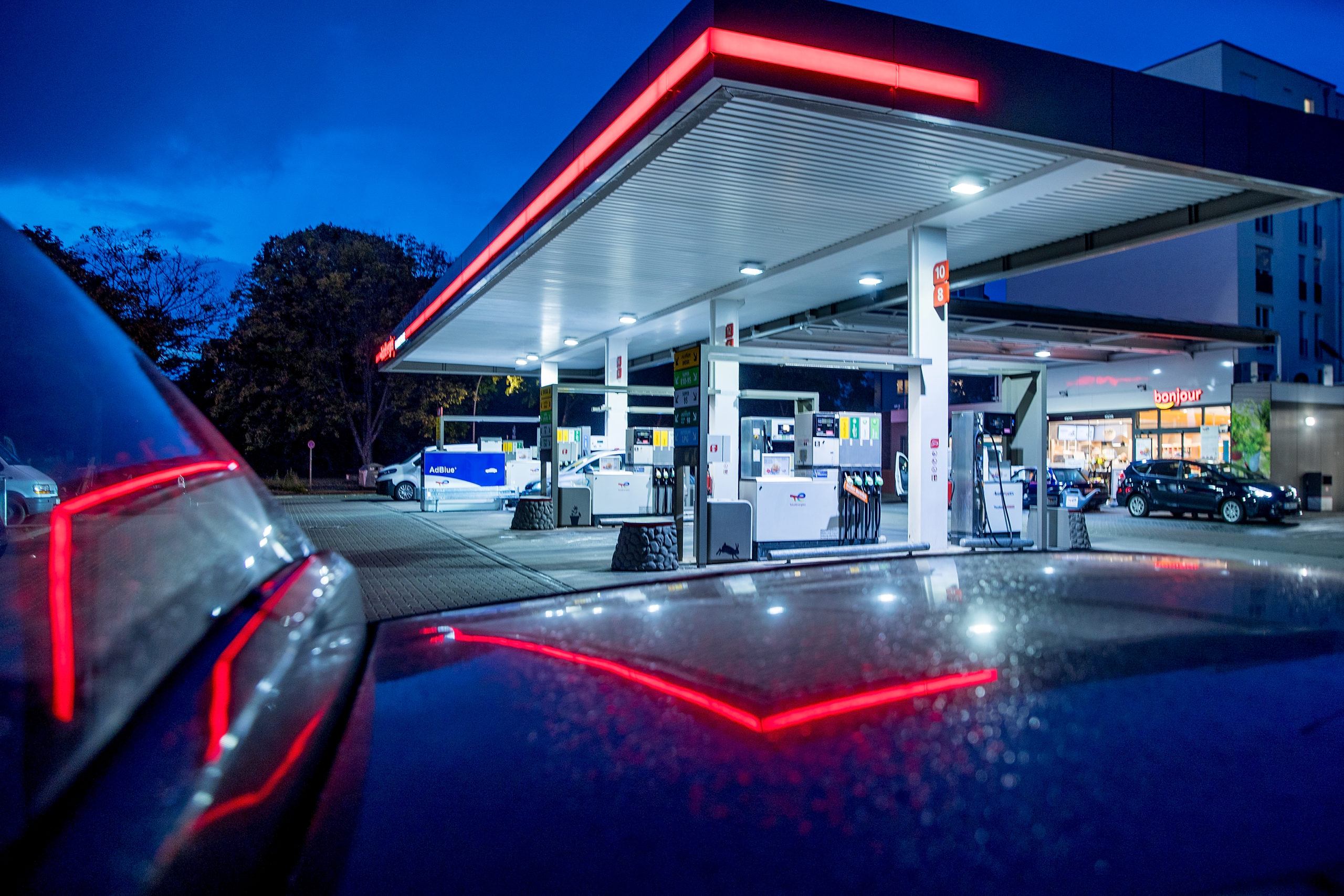 TotalEnergies installs fast-chargers along French highways
