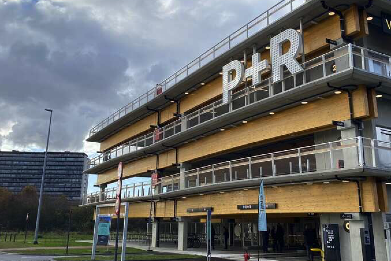Antwerp opens two new ‘park & ride’ buildings for 2 400 cars