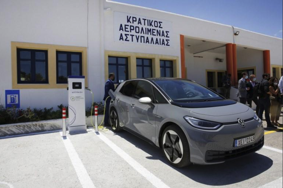 Greece joins leading EU group to ban ICE cars by 2030