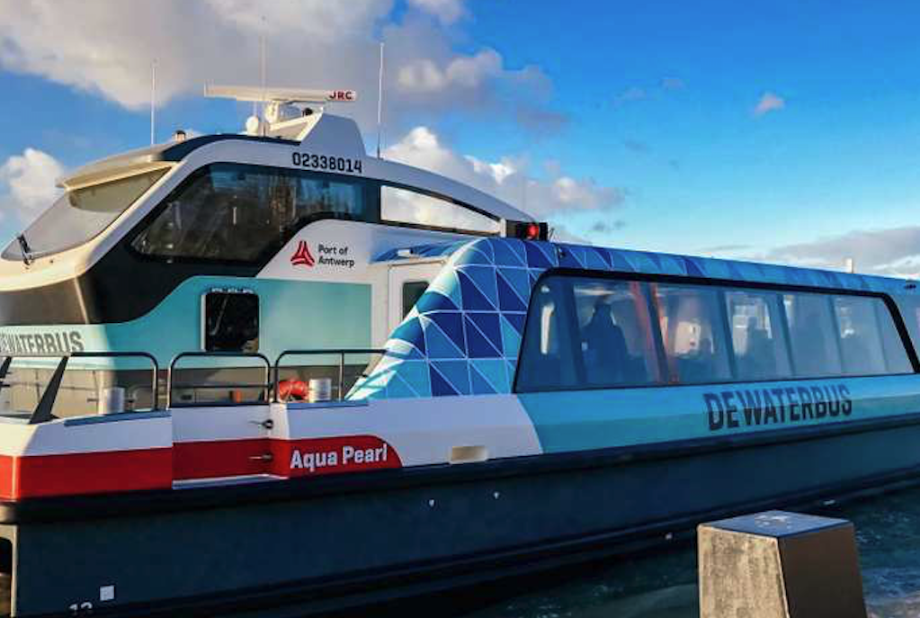 Antwerp Waterbus honors two millionth passenger