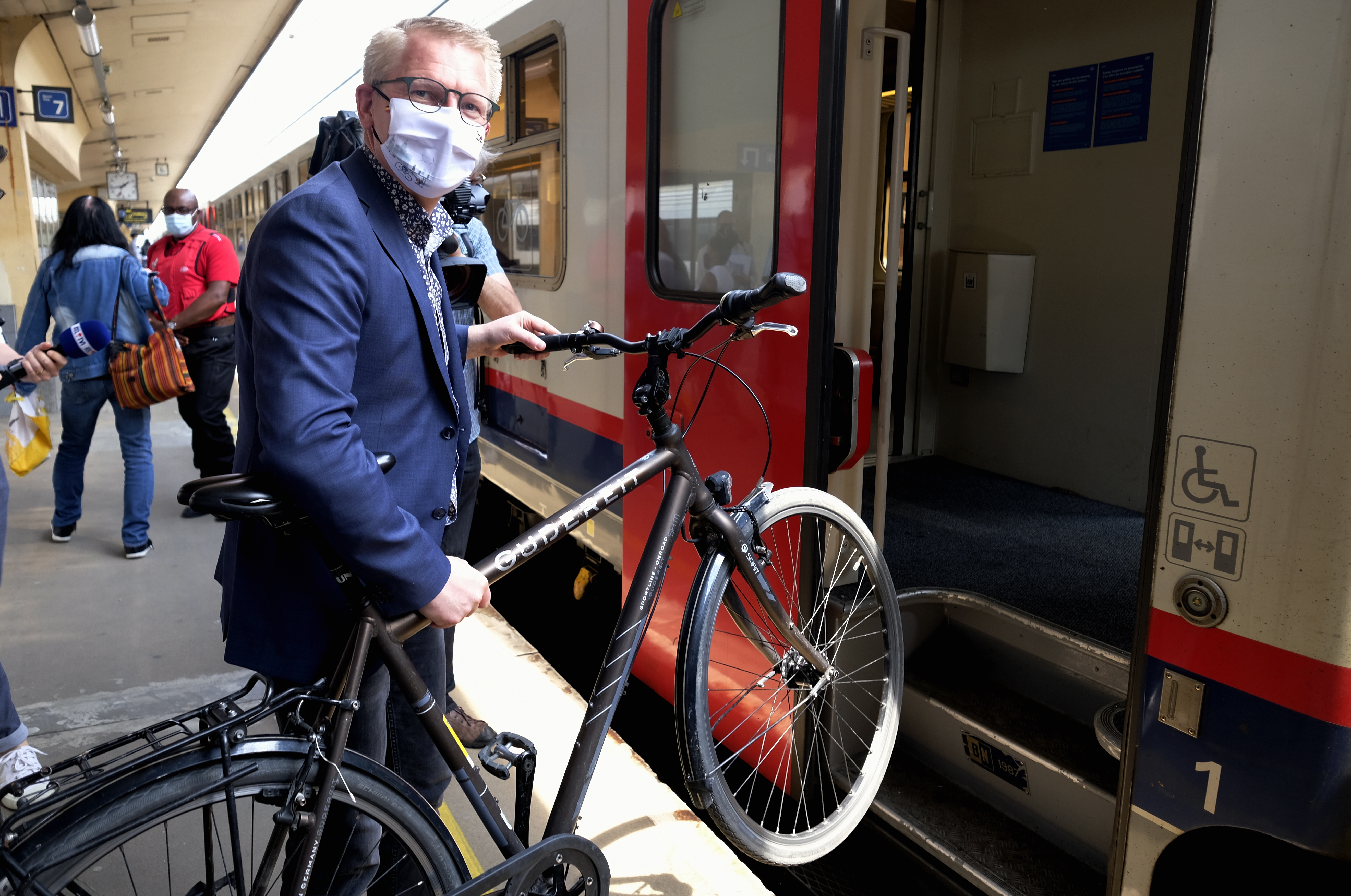 At least 8 bicycle places for every new Belgian train