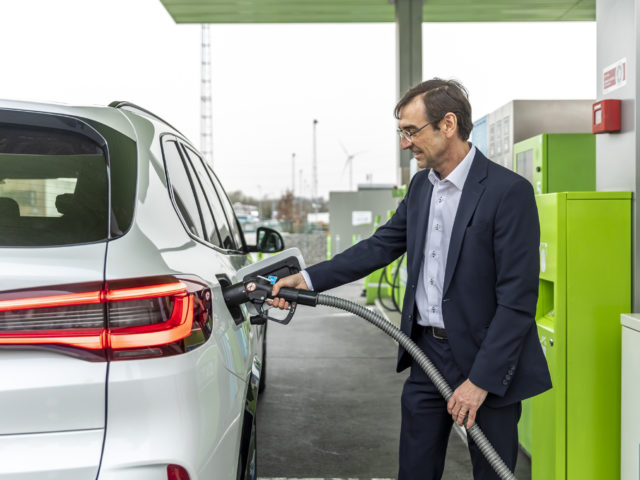 BMW lobbies for hydrogen car throughout Europe