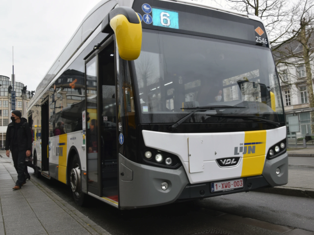 Ghent introduces first e-buses of De Lijn
