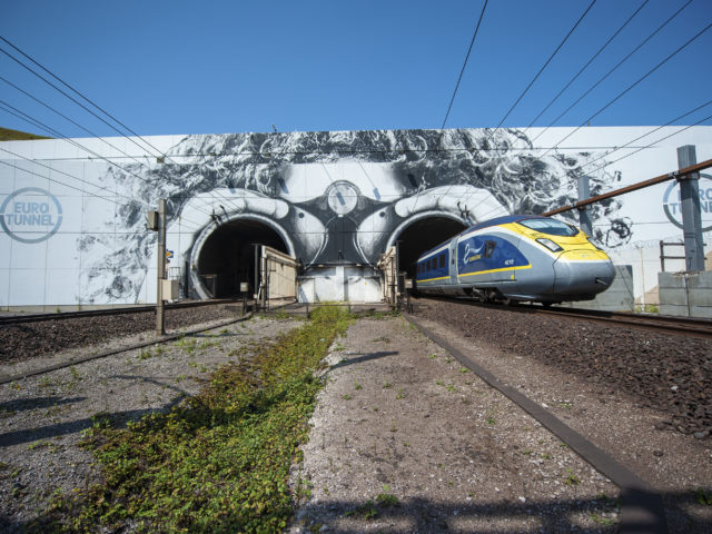 Chunnel operator to buy trains to compete with Eurostar