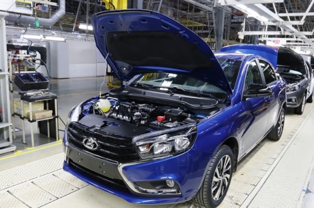 Renault cautiously tries to avoid nationalization in Russia