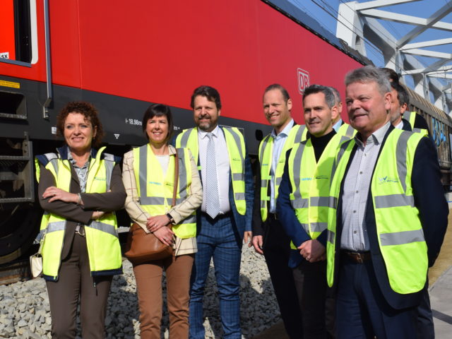 First electric train for freight transport in Genk