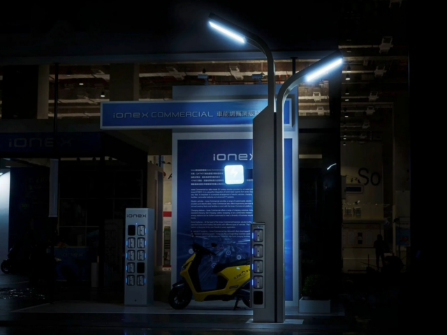 Kymco: battery swapping stations incorporated into streetlights