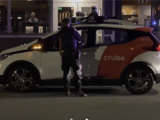 Police pull over Cruise autonomous car with nobody inside