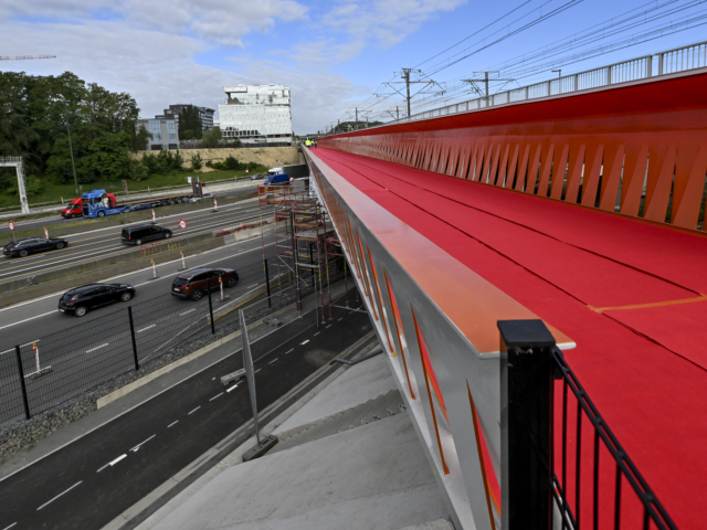 First cycle bridge over Brussels Ring Road is ready