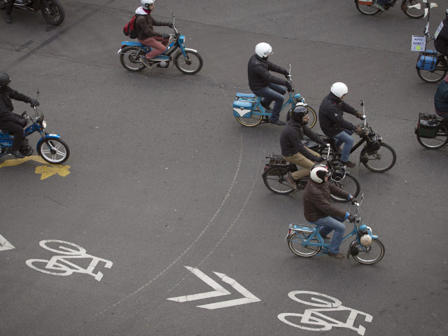 Dutch impose mandatory helmet for mopeds as of January 1st