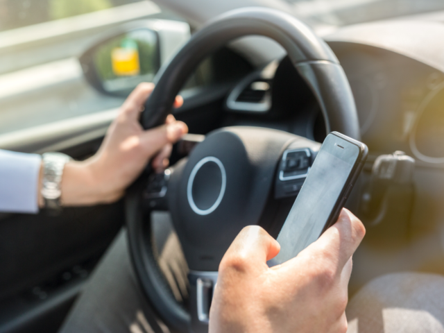Halle-Vilvoorde revokes 1.500 driving licenses for mobile phone use