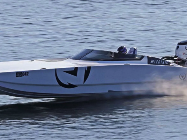 Electric boat sets new speed record at 175 kph