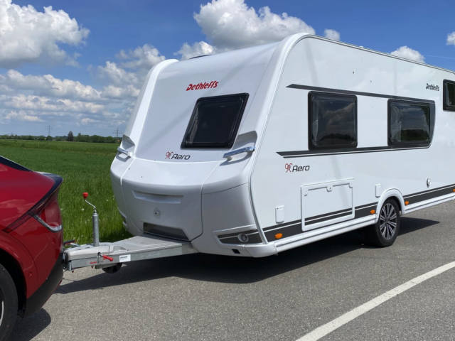 ADAC’s holiday EV test: only half the range with trailing caravan