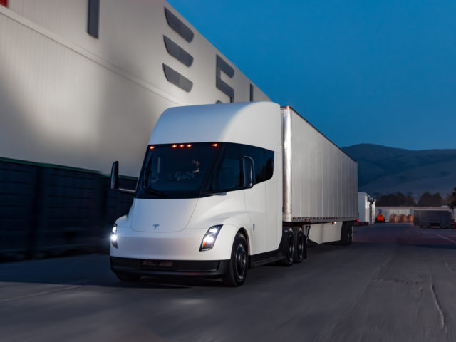 Tesla Semi achieves 500-mile test drive days before delivery